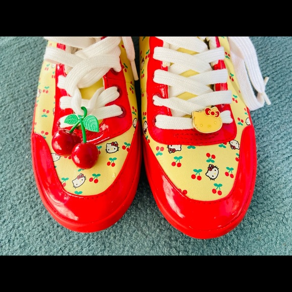 [RARE] HELLO KITTY High Tops (Brand New) - Picture 3 of 4